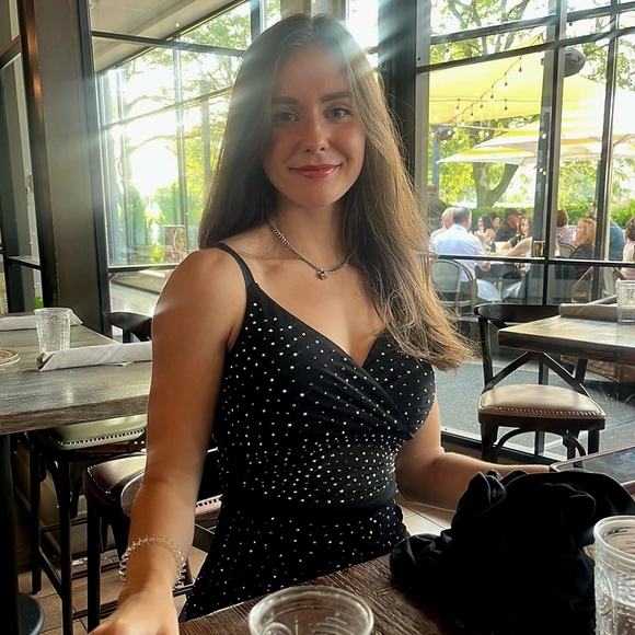 Meet your Posher, Ellie - Picture 1 of 3